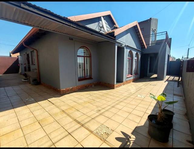 3 BEDROOM HOUSE FOR SALE IN MMESI PARK